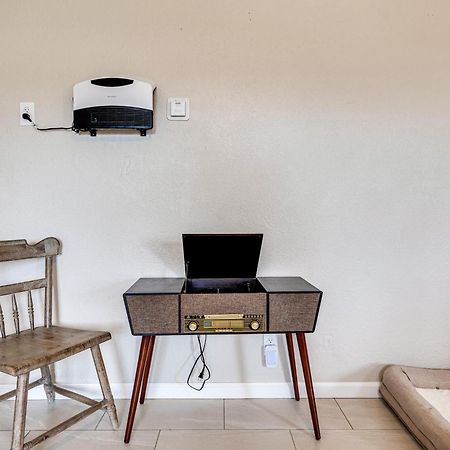 Convenient Joshua Tree Apartment - Walk To Town! 外观 照片