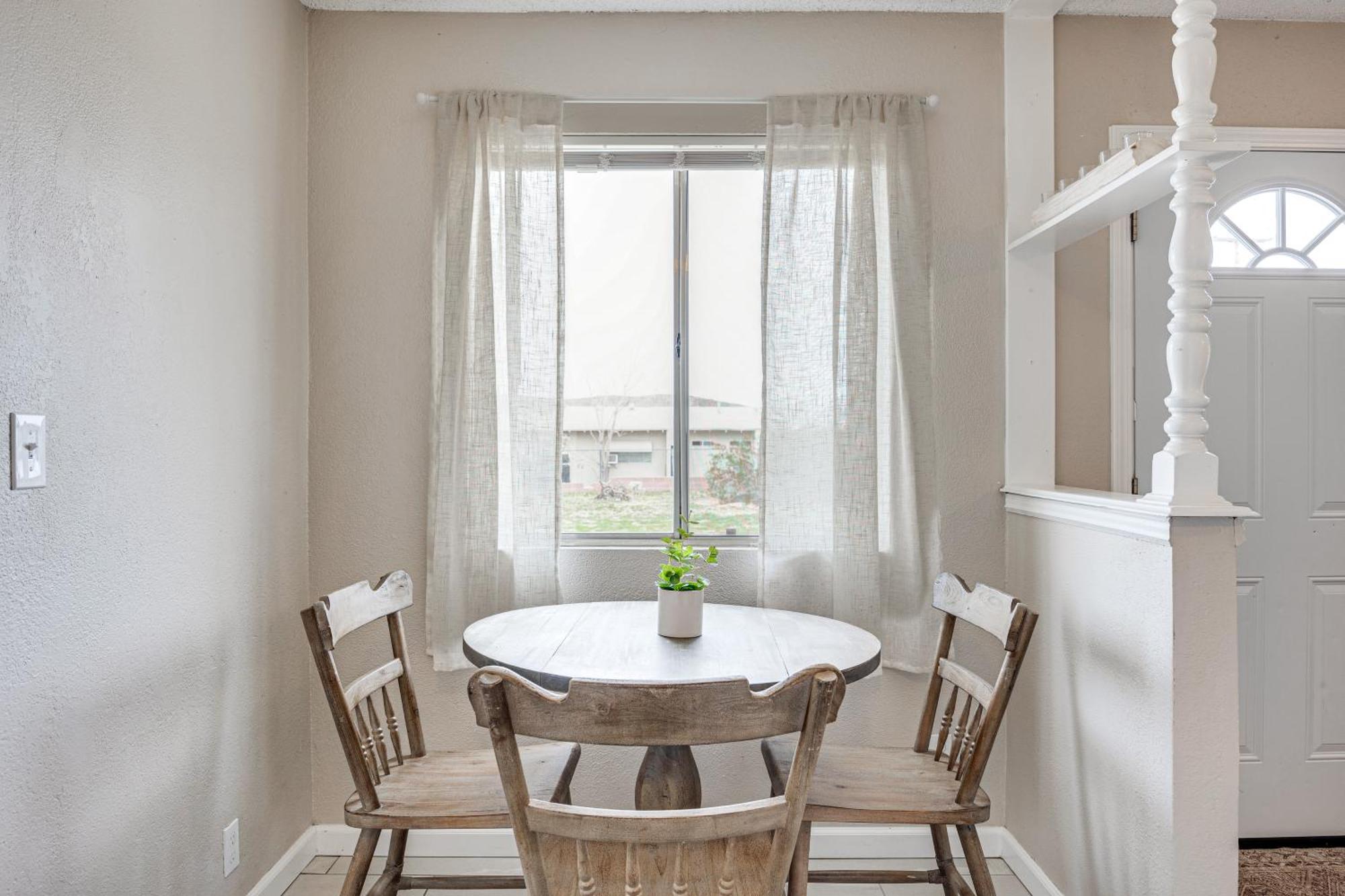 Convenient Joshua Tree Apartment - Walk To Town! 外观 照片