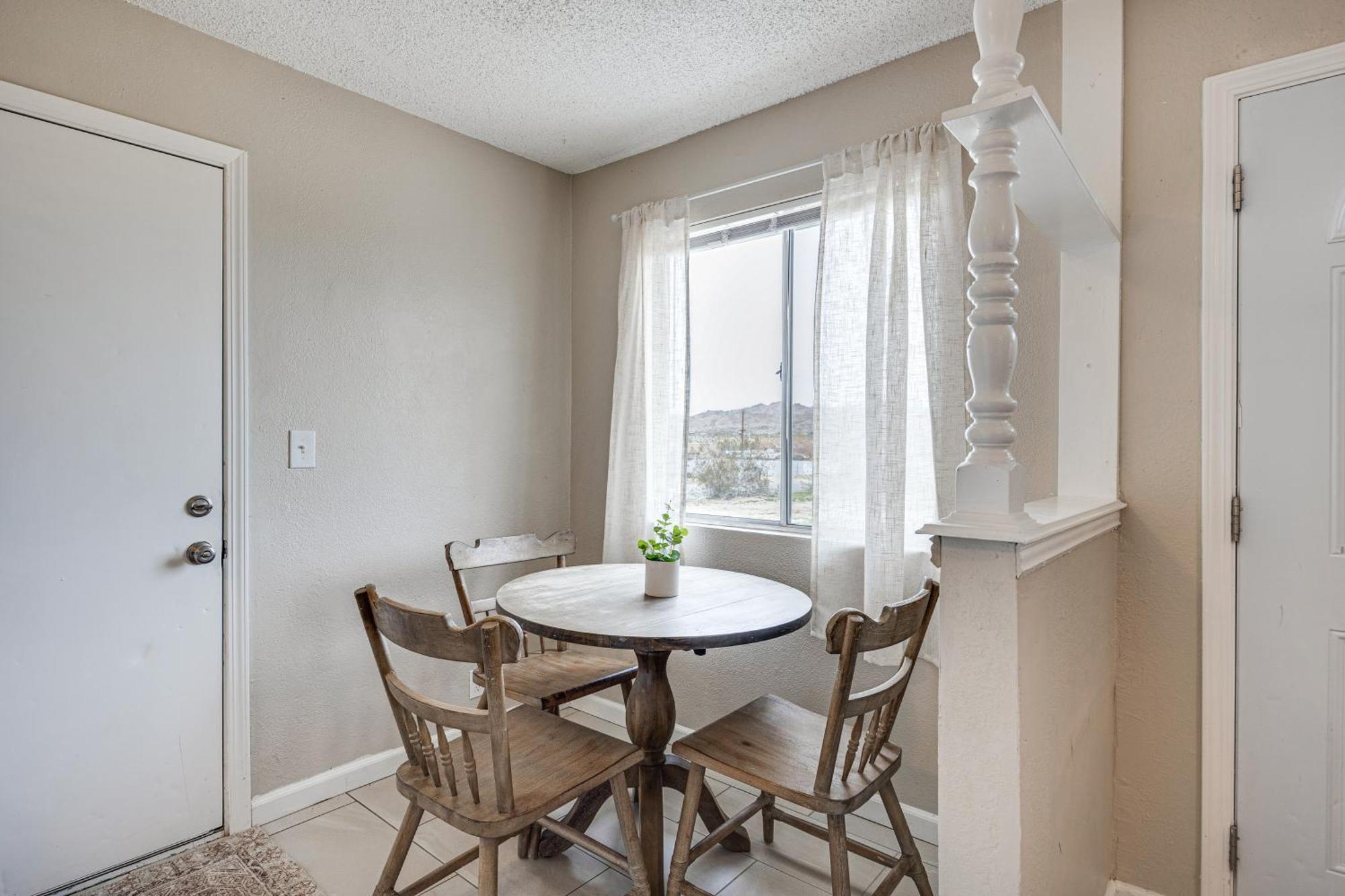 Convenient Joshua Tree Apartment - Walk To Town! 外观 照片