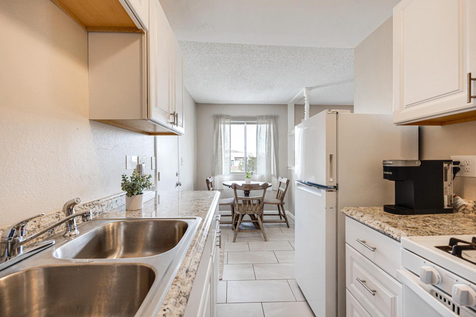 Convenient Joshua Tree Apartment - Walk To Town! 外观 照片