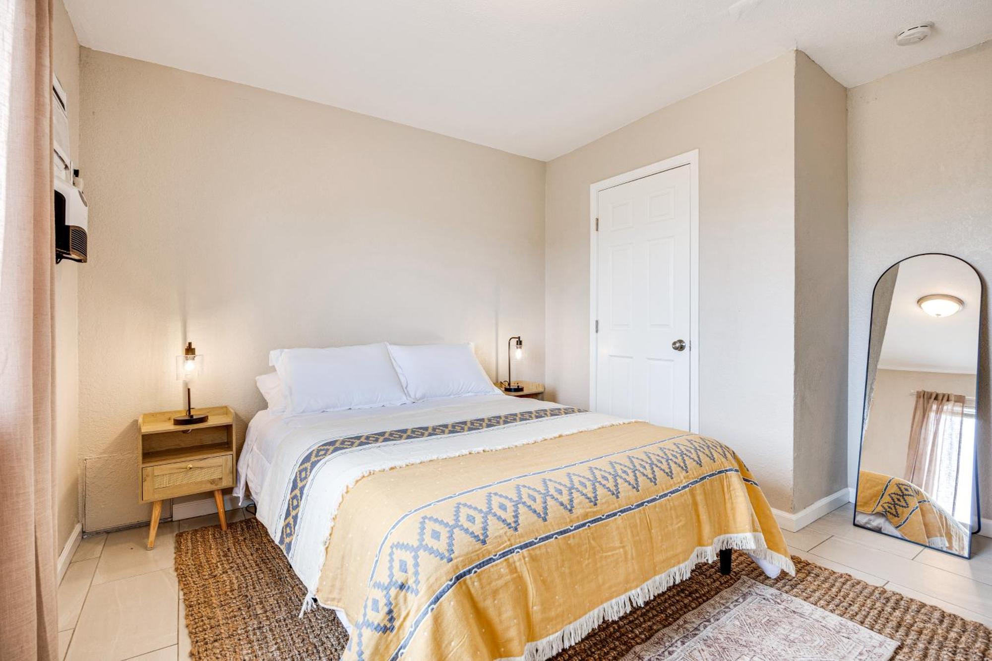 Convenient Joshua Tree Apartment - Walk To Town! 外观 照片